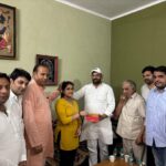 विधायक पंकज मलिक ने सीबीएसई 12th बोर्ड में देश में प्रथम स्थान हासिल करने वाली बेटी साबी जैन के शामली आवास पर पहुंच कर दी शुभकामनाएं