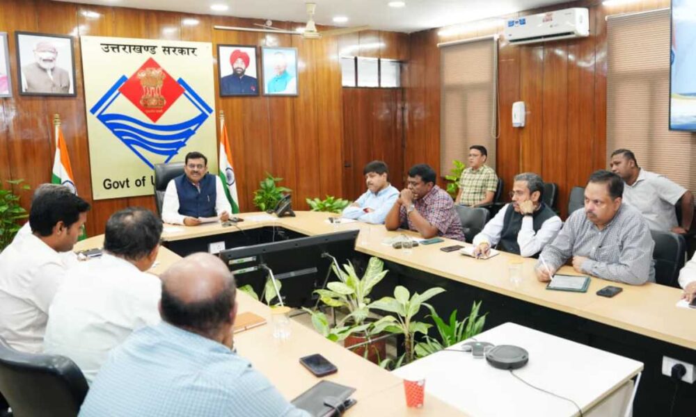 प्रदेश सरकार और डीआरएम मुरादाबाद संग्रह मौर्य के मध्य सामंजस्य बैठक हुयी