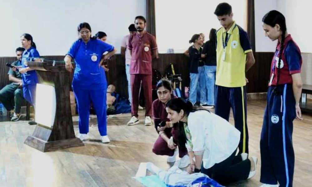 एम्स ऋषिकेश में ट्रॉमा रथ के साथ विश्व आघात सप्ताह का आगाज़