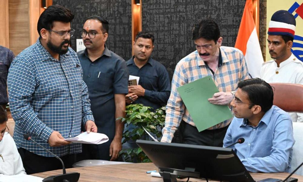 सीमांत क्षेत्र कथियान के 15 गांवों की नेटवर्क समस्या जल्द होगी दूर, डीएम के निर्देश, मोबाइल टावर लगाने की कवायद शुरू