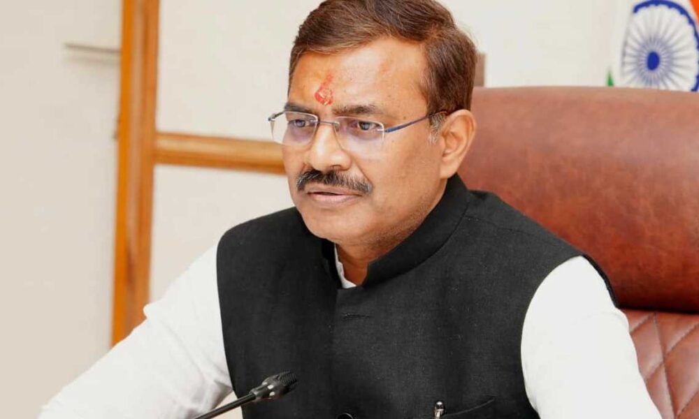 मुख्य सचिव आनन्द बर्द्धन ने विभागों को बजट प्रावधान के अनुरूप राजस्व बढ़ाने के निर्देश दिए