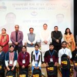मुख्यमंत्री पुष्कर सिंह धामी ने टॉपर छात्र – छात्राओं के दल को  “भारत दर्शन शैक्षिक भ्रमण” पर रवाना किया