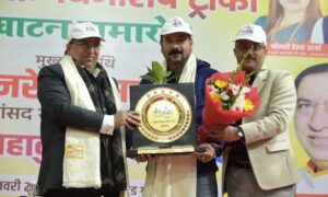 राज्यसभा सांसद नरेश बंसल ने देहरादून मे सांसद चैंपियनशिप ट्रॉफी का किया शुभारंभ।खिलाड़ियों से हाथ मिलाया, जीत की दी बधाईयां