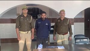 चरथावल पुलिस ने चेकिंग के दौरान अवैध चाकू के साथ एक अभियुक्त को किया गिरफ्तार