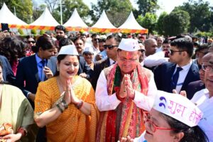 मुख्यमंत्री आवास में होली मिलन समारोह, पुष्कर सिंह धामी ने दिया समरसता का संदेश