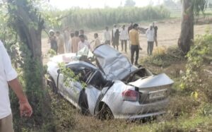 तेज रफ्तार कार पलटने से 2 युवकों की मौत, चार घायल; दो की हालत गंभीर