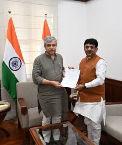 मंत्री कपिल देव अग्रवाल ने रेल मंत्री अश्विनी वैष्णव से की भेंट, पश्चिमी उत्तर प्रदेश की रेल सुविधाओं के विस्तार की रखी मांग