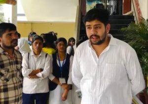 सपा छात्र सभा के जिलाध्यक्ष आयुष चौधरी ने जैन कन्या पाठशाला डिग्री कॉलेज में अवैध फीस वसूली का मुद्दा उठाया