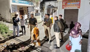 चरथावल में होलिका दहन स्थलों का थाना प्रभारी सत्य नारायण दहिया ने पुलिस बल के साथ किया निरीक्षण, सुरक्षा व्यवस्था का लिया जायजा