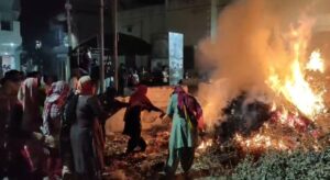 चरथावल में शांति और हर्षोल्लास के साथ संपन्न हुआ होलिका दहन