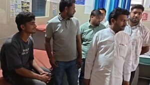 दबंगों ने हुक्का छीनकर कोल्ड ड्रिंक मांगी , विरोध करने पर धारदार हथियारों व रॉड से किया हमला, दो हुए घायल