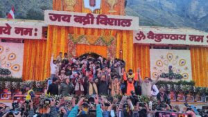 आस्था का महासंगम: बद्रीनाथ धाम के कपाट खुले, गूंजे ‘जय बद्री विशाल’ के जयकारे, CM पुष्कर सिंह धामी रहे मौजूद