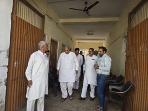 दिव्यांशु जटराणा हत्याकांड: सपा सांसद हरेंद्र सिंह मलिक पहुंचे गांव अथाई, पीड़ित परिवार से की भेंट