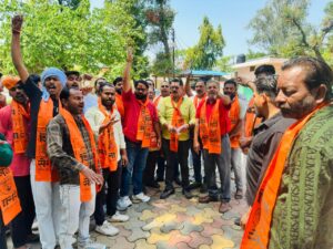 मुजफ्फरनगर में निजी स्कूलों की मनमानी फीस के खिलाफ शिवसेना का प्रदर्शन, शिक्षा मंत्री के नाम सौंपा ज्ञापन