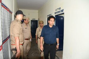 तितावी थाने में अचानक पहुंचे एसएसपी, पूरे थाना परिसर की हुई बारीकी से जांच—कई व्यवस्थाओं पर दिए सख्त निर्देश!