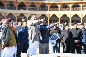 कपाट खुलने से पहले बद्रीनाथ धाम पहुंचे मुख्यमंत्री, व्यवस्थाओं और विकास कार्यों का लिया जायजा