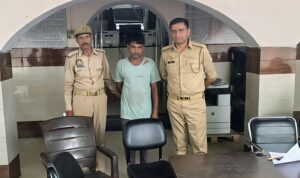 महिला पर जानलेवा हमले का आरोपी 12 घंटे में गिरफ्तार, लोहे का पाइप बरामद