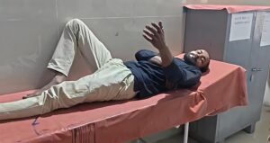 युवक से मारपीट, गला दबाकर जान से मारने का आरोप, पीड़ित ने चरथावल थाने में दी तहरीर