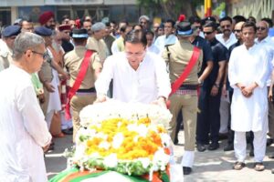 मुख्यमंत्री पुष्कर सिंह धामी की मौजूदगी में पूर्व मुख्यमंत्री मेजर जनरल भुवन चंद्र खंडूड़ी को राजकीय सम्मान के साथ अंतिम विदाई