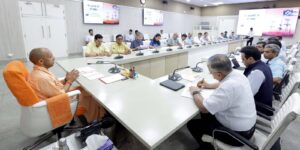लखनऊ में बिजली व्यवस्था को लेकर सीएम योगी की बड़ी बैठक, लगातार कटौती पर जताई नाराजगी 