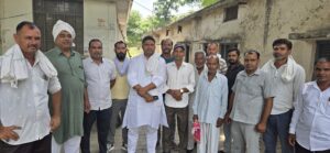 चरथावल बिजलीघर पर भाकियू का हंगामा, फुंके ट्रांसफॉर्मर न बदलने पर आंदोलन की चेतावनी
