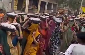 आगरा में स्मार्ट मीटरों के खिलाफ महिलाओं का उग्र प्रदर्शन, 500 मीटर तोड़े