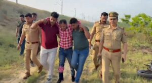 20 हजार का इनामी बदमाश शिवम उर्फ मोटा पुलिस मुठभेड़ के बाद गिरफ्तार, पैर में लगी गोली