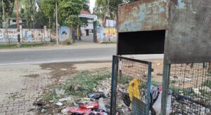 विकास खंड चरथावल कार्यालय के सामने सफाई व्यवस्था बदहाल, बंद नाले से लोगों में रोष, लगाए गंभीर आरोप