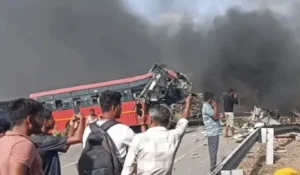 सूरत में भीषण सड़क हादसा: दो बसों और ट्रैक्टर/टैंकर की टक्कर के बाद लगी आग, 8 यात्रियों की मौत