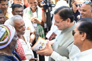 चारधाम यात्रा व्यवस्थाओं का जायजा लेने ऋषिकेश ट्रांजिट कैंप पहुंचे मुख्यमंत्री धामी, श्रद्धालुओं से लिया फीडबैक