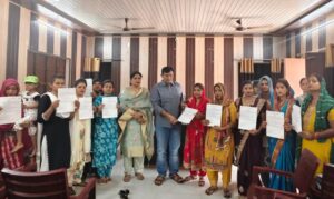 चरथावल में 21 महिलाओं को मिले नियुक्ति पत्र, ब्लॉक प्रमुख अक्षय पुंडीर ने किया वितरण