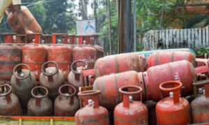 उज्ज्वला योजना में बड़ा बदलाव: अब साल में केवल 4 सिलेंडरों पर मिलेगी सब्सिडी