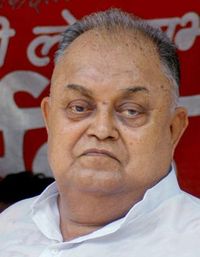 जनेश्वर मिश्र जयंती कार्यक्रम को लेकर सपा की बड़ी तैयारी, राकेश शर्मा सहित वरिष्ठ नेताओं की मौजूदगी में आज अखिलेश यादव करेंगे बैठक