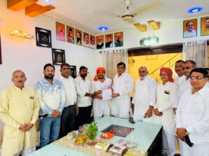 अमर शहीद धन सिंह कोतवाल की प्रतिमा स्थापना की मांग, राज्यमंत्री डॉ. सोमेन्द्र तोमर को सौंपा ज्ञापन