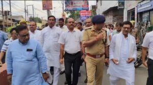 मुजफ्फरनगर में प्रभारी मंत्री सोमेंद्र तोमर ने कांवड़ यात्रा की व्यवस्थाओं का लिया जायजा, शिव चौक पर की पुष्पवर्षा