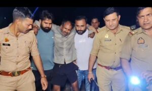 पुलिस की मुठभेड़ में महिला से कुंडल लूटने वाला बदमाश गोली लगने के बाद गिरफ्तार, एक साथी फरार