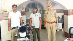 चरथावल पुलिस ने 24 घंटे में बाइक चोरी का खुलासा, आरोपी गिरफ्तार, चोरी की मोटरसाइकिल बरामद