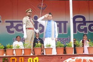 देहरादून में सीएम धामी ने फहराया तिरंगा, स्वतंत्रता दिवस पर की सात बड़ी घोषणाएं