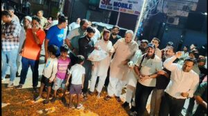सद्भावना मंच सेकुलर फ्रंट ने सांसद हरेंद्र मलिक की मौजूदगी में कांवड़ियों पर की पुष्पवर्षा, भाईचारे और सद्भावना का दिया संदेश