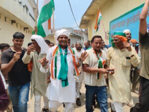भाकियू नेता विकास शर्मा के नेतृत्व में निकली चरथावल क्षेत्र की अब तक की सबसे विशाल ट्रैक्टर तिरंगा यात्रा