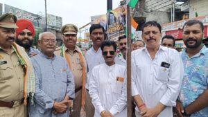 तिरंगे की शान में गूंजा झांसी रानी चौक, एंटी करप्शन टीम ने मनाया स्वतंत्रता दिवस