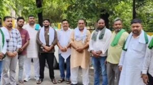 जिला पंचायत के ‘लकड़ी टोल’ के खिलाफ भाकियू का प्रदर्शन, डीएम को सौंपा ज्ञापन!