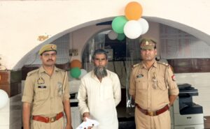 चरथावल पुलिस ने हिस्ट्रीशीटर को अवैध तमंचा व कारतूस के साथ किया गिरफ्तार