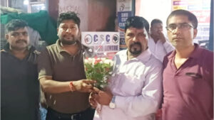 चरथावल के PNB बैंक कर्मचारी राधेश्याम सेवानिवृत्त, किसान नेता व समाजसेवी अभिषेक बंसल ने दी शुभकामनाएं