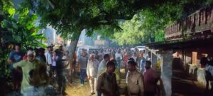 आजमगढ़ में पूजा के दौरान ट्रिपल मर्डर, पत्नी समेत दो पंडितों की मौत; आरोपी बच्चों के साथ घर में हुआ बंद