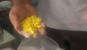 नकली दवा पैकिंग फैक्ट्री का भंडाफोड़, तहखाने से भारी मात्रा में सामग्री बरामद, एक आरोपी एजाज गिरफ्तार 