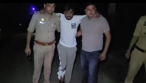 गांजा तस्कर से पुलिस की मुठभेड़, पैर में गोली लगने से घायल, 20.5 किलो गांजा, तमंचा-कारतूस और बाइक बरामद