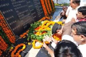 रामपुर तिराहा शहीद स्मारक पहुंचे सीएम धामी, शहीद आंदोलनकारियों को दी श्रद्धांजलि; प्रतिमाएं उनके पैतृक गांवों में लगाने की घोषणा
