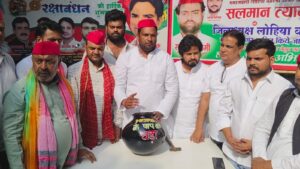 सपा कार्यकर्ताओं ने फोड़ा ‘भाजपा के पाप का घड़ा’, शमशेर मलिक बोले- भाजपा के 10 साल के पापों से जनता परेशान